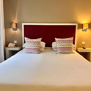 *** Отель Kyriad 18 - Porte De Clignancourt - Montmartre Франция